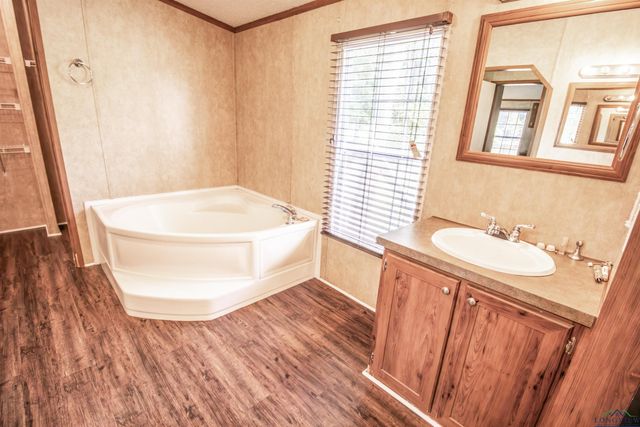 972 Judge Furrh, Marshall, TX 75672