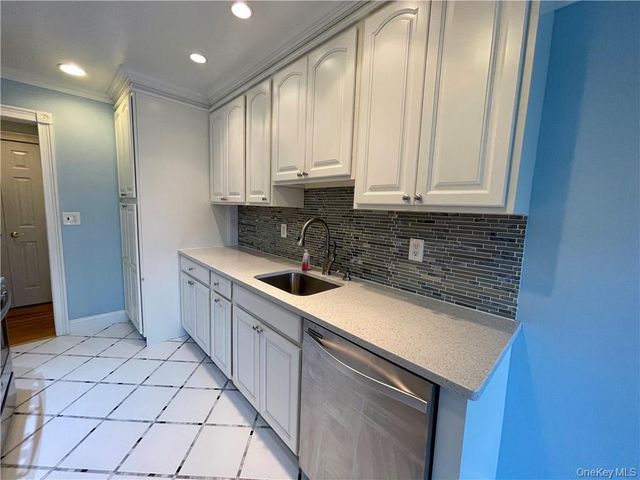 6 Church Lane L, Valley Cottage, NY 10989