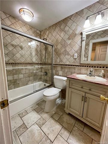 6 Church Lane L, Valley Cottage, NY 10989