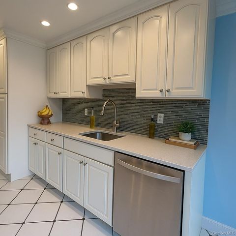 6 Church Lane L, Valley Cottage, NY 10989