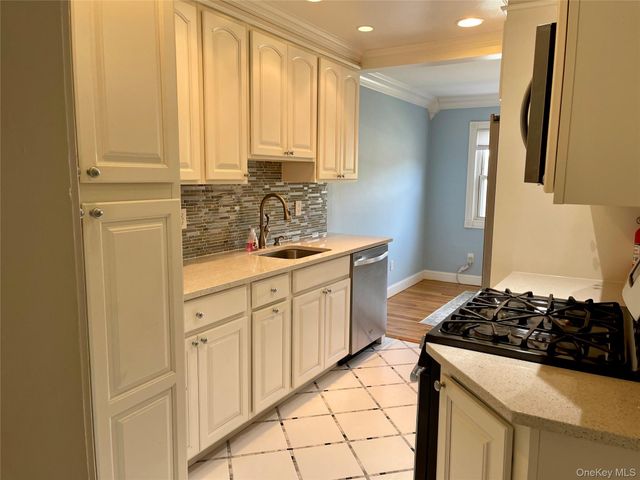 6 Church Lane L, Valley Cottage, NY 10989