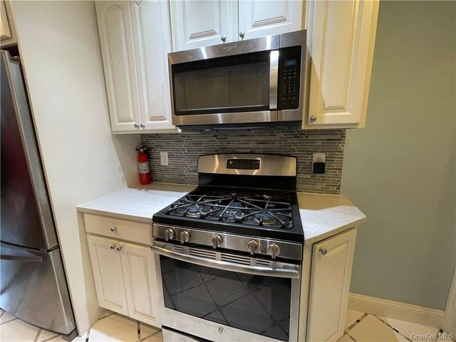 6 Church Lane L, Valley Cottage, NY 10989