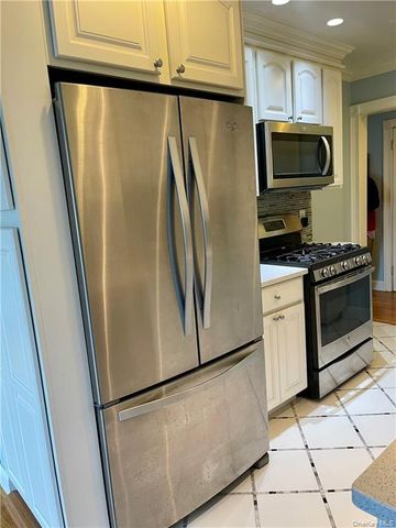 6 Church Lane L, Valley Cottage, NY 10989