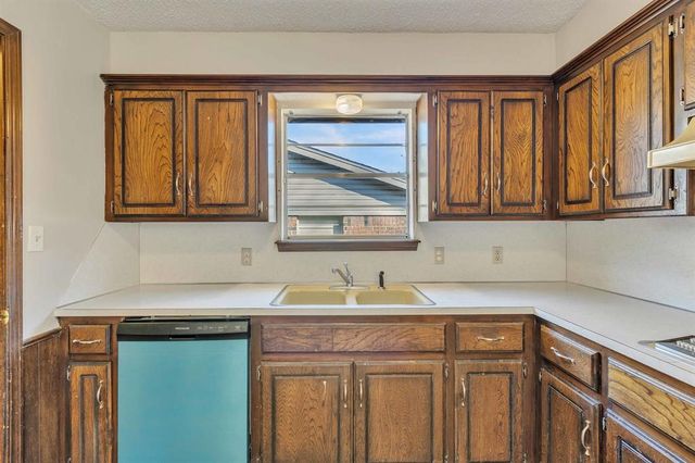 32 Comanche Drive, Shawnee, OK 74801