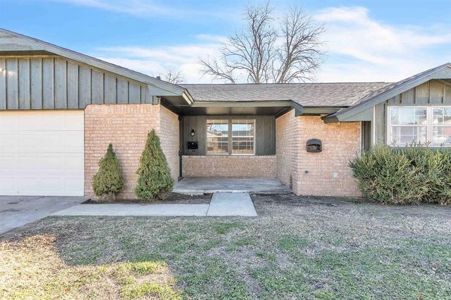 32 Comanche Drive, Shawnee, OK 74801