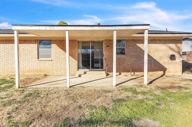 32 Comanche Drive, Shawnee, OK 74801