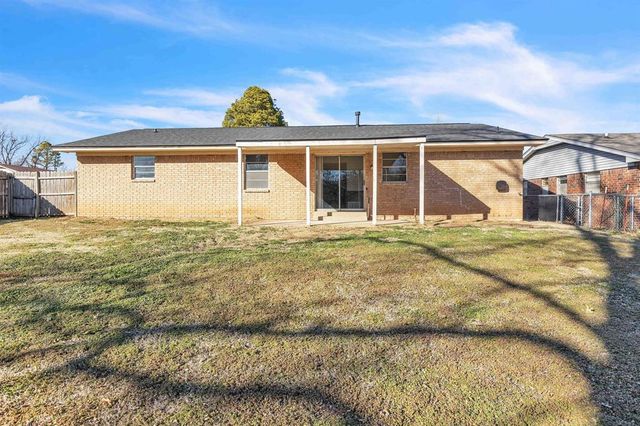 32 Comanche Drive, Shawnee, OK 74801