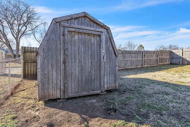 32 Comanche Drive, Shawnee, OK 74801