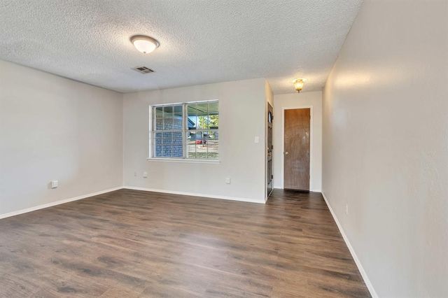 32 Comanche Drive, Shawnee, OK 74801