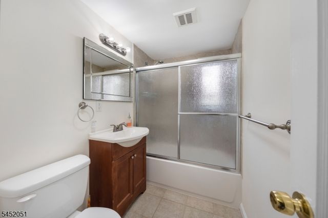 108 Independence Dr, Roselle Boro, NJ 07203