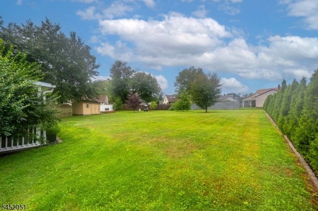 108 Independence Dr, Roselle Boro, NJ 07203