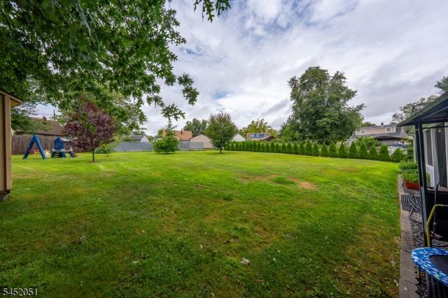 108 Independence Dr, Roselle Boro, NJ 07203