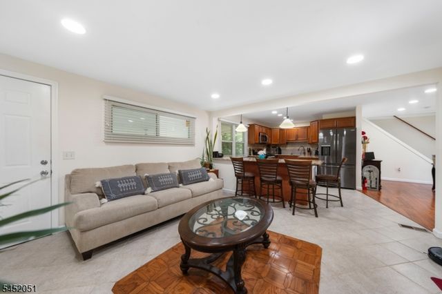 108 Independence Dr, Roselle Boro, NJ 07203