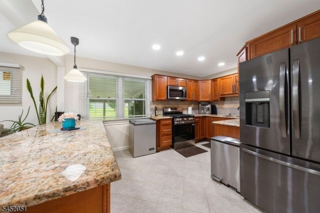 108 Independence Dr, Roselle Boro, NJ 07203
