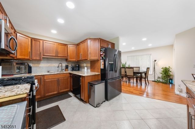 108 Independence Dr, Roselle Boro, NJ 07203
