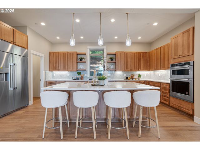14 Juarez St, Lake Oswego, OR 97035