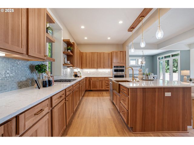 14 Juarez St, Lake Oswego, OR 97035