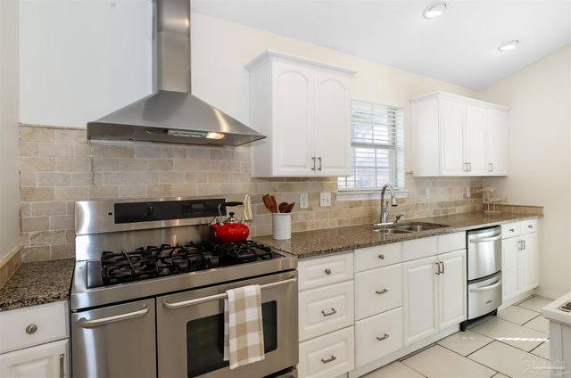 4368 Clair Ct, Gulf Breeze, FL 32563