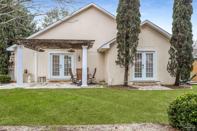 4368 Clair Ct, Gulf Breeze, FL 32563