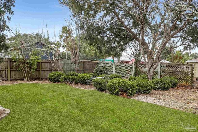 4368 Clair Ct, Gulf Breeze, FL 32563