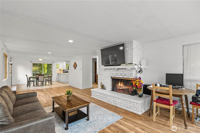 2915 W Lake Sammamish Pkwy NE, Redmond, WA 98052