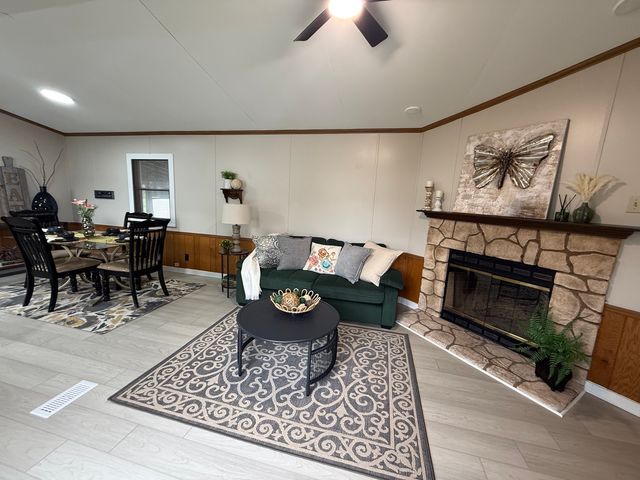 664 Huntsbridge Road, Matteson, IL 60443