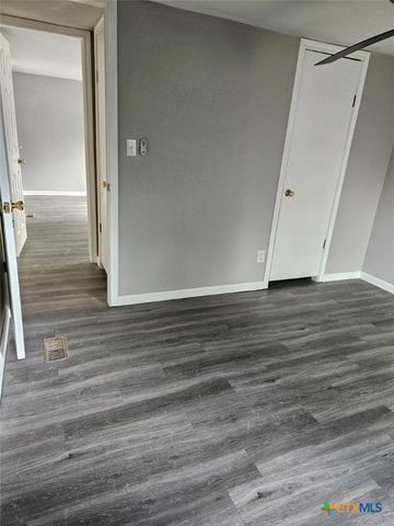 32 Briarwood Road, Belton, TX 76513