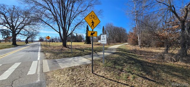 4010 Eastbridge Circle Road, Stockbridge Village, MI 49285