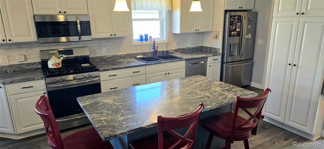 4010 Eastbridge Circle Road, Stockbridge Village, MI 49285