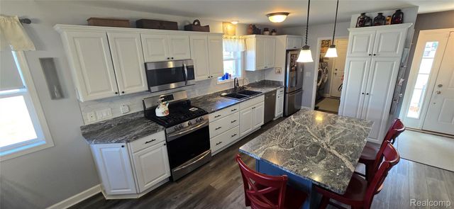4010 Eastbridge Circle Road, Stockbridge Village, MI 49285