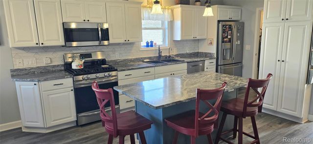 4010 Eastbridge Circle Road, Stockbridge Village, MI 49285