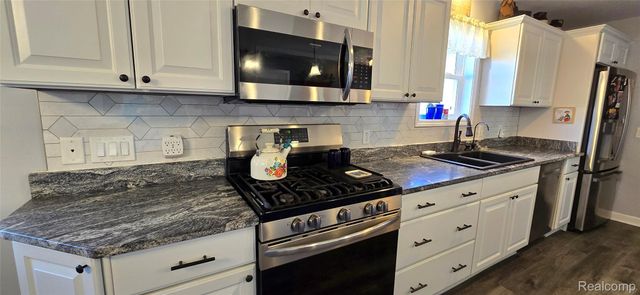 4010 Eastbridge Circle Road, Stockbridge Village, MI 49285