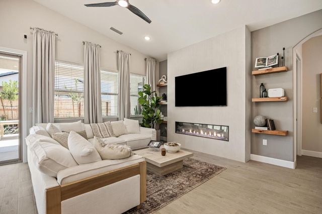 7271 W Ashcroft Avenue, Fresno, CA 93723