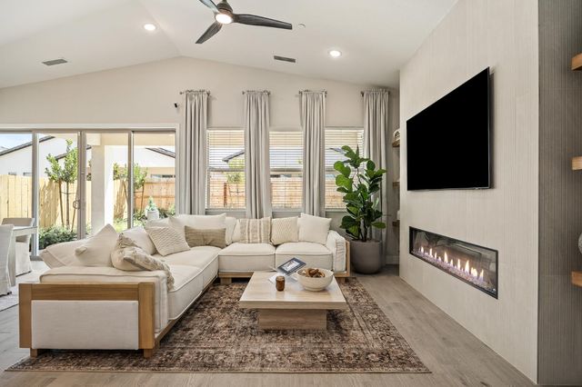 7271 W Ashcroft Avenue, Fresno, CA 93723