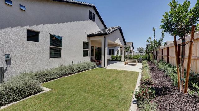 7271 W Ashcroft Avenue, Fresno, CA 93723