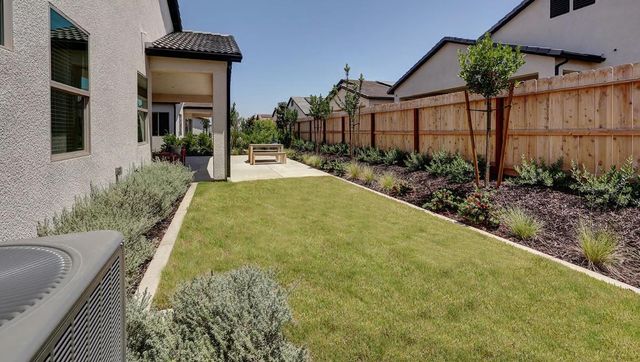 7271 W Ashcroft Avenue, Fresno, CA 93723