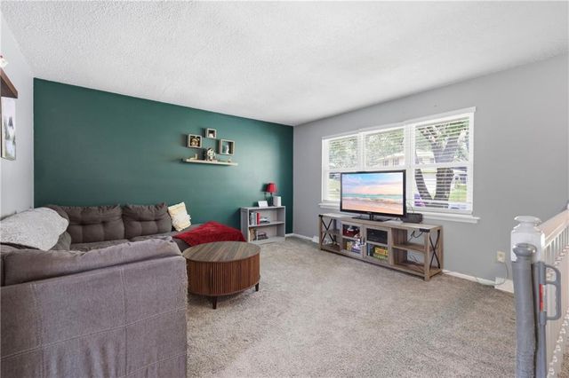 104 SW Gladstone Drive, Blue Springs, MO 64014