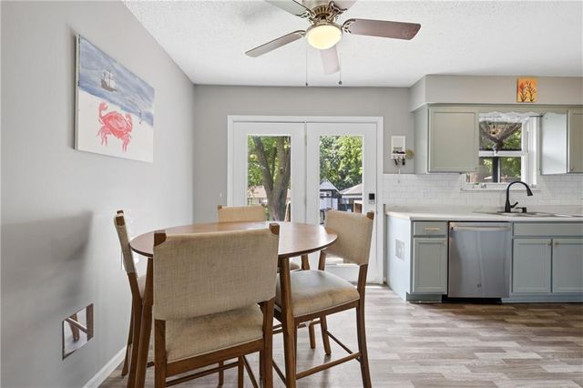 104 SW Gladstone Drive, Blue Springs, MO 64014