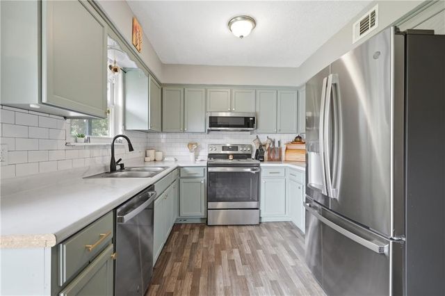 104 SW Gladstone Drive, Blue Springs, MO 64014