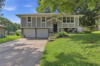 104 SW Gladstone Drive, Blue Springs, MO 64014