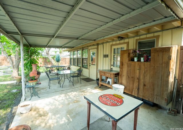 635 EDGEBROOK LN, San Antonio, TX 78213