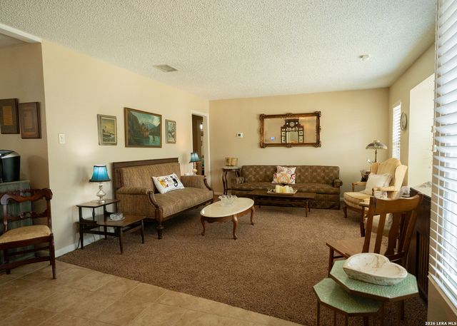 635 EDGEBROOK LN, San Antonio, TX 78213