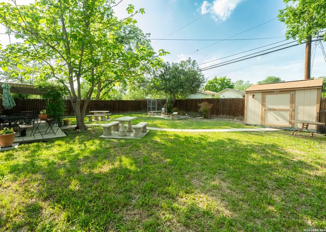 635 EDGEBROOK LN, San Antonio, TX 78213