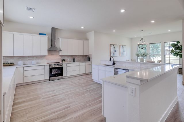 1601 Sea Breeze Court, Azle, TX 76020