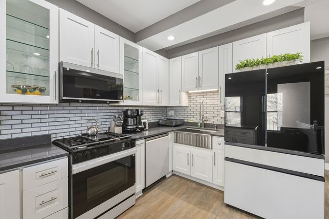 231 E 59th Street 1, Chicago, IL 60637