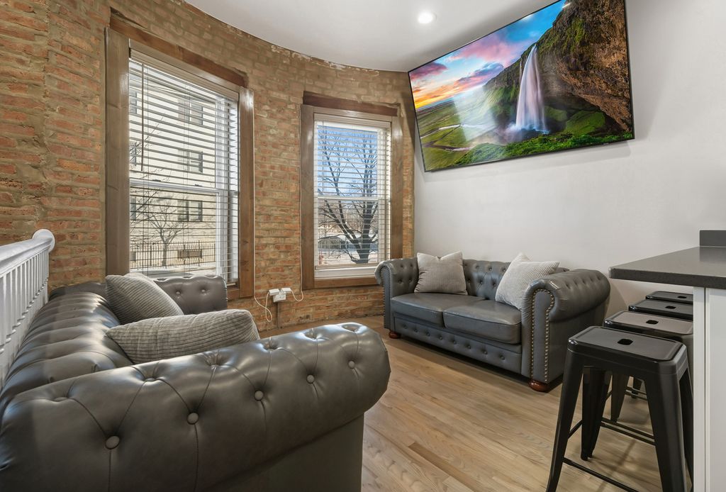 231 E 59th Street 1, Chicago, IL 60637