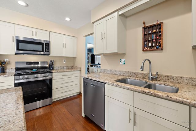 12715 Waltham Close, Roscoe, IL 61073