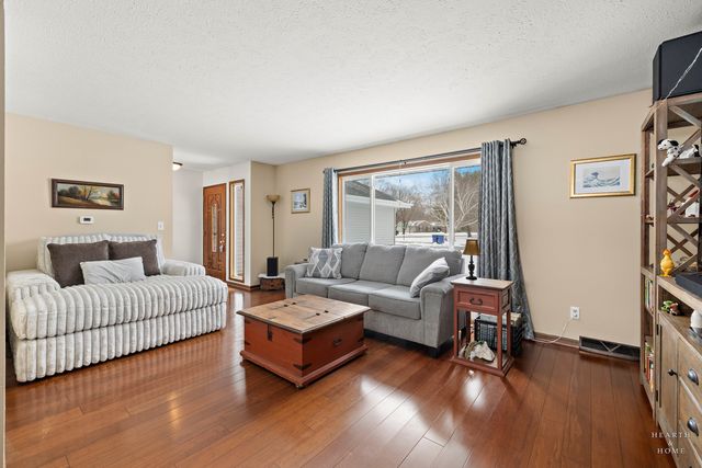 12715 Waltham Close, Roscoe, IL 61073