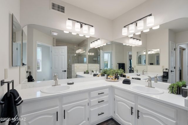 981 W Camino Delicias, Green Valley, AZ 85614