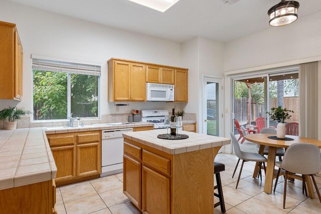 209 Wildflower Dr, Roseville, CA 95678